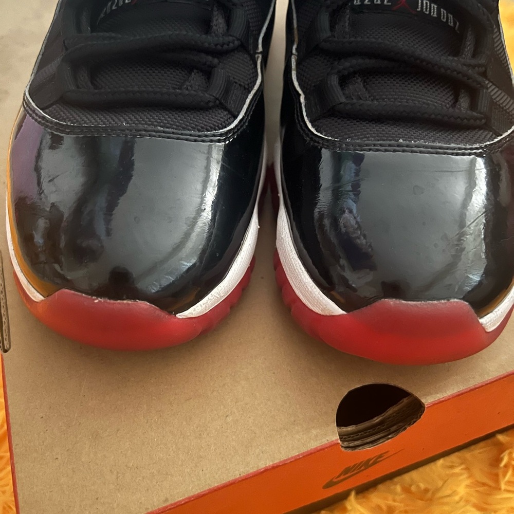 Air Jordan Retro Bred 11 - Picture 5 of 9
